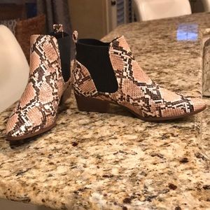 Women’s 6 1/2 Faux Snakeskin Booties